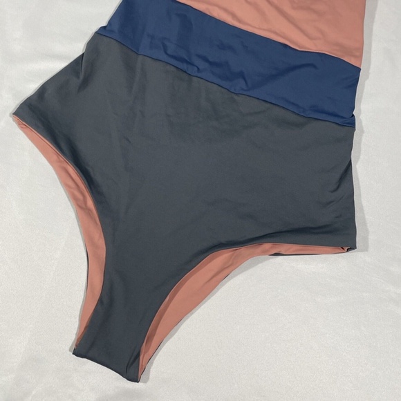 NWT Tavik [ Small ] Chase Colorblock One-Piece Swimsuit Desert Rose/‎ Grey - Picture 7 of 11